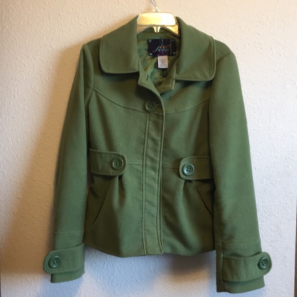 BB Dakota Jackets & Blazers - Super cute green coat